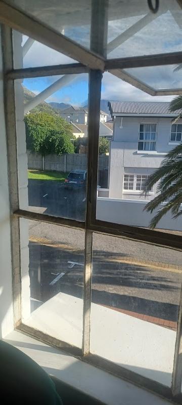 2 Bedroom Property for Sale in Lakeside Western Cape